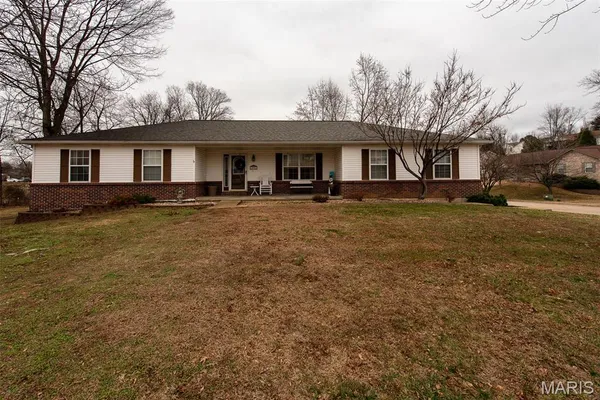 $335,000 | 2006 Clark Drive, Washington, MO 63090