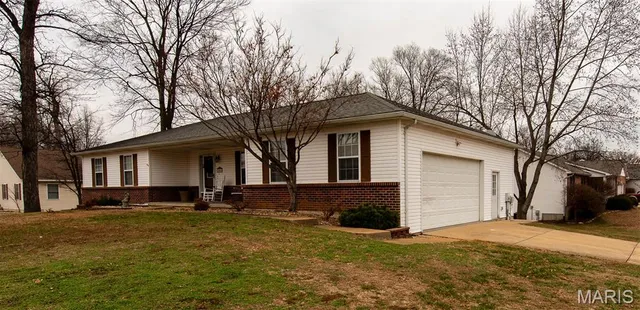 $350,000 | 2006 Clark Drive, Washington, MO 63090
