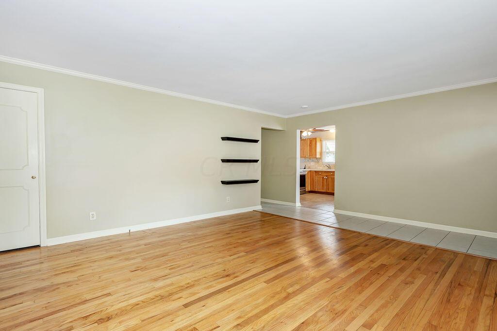 918 Farnham Road Columbus, OH 43220 - Photo 7 of 77 Living Room