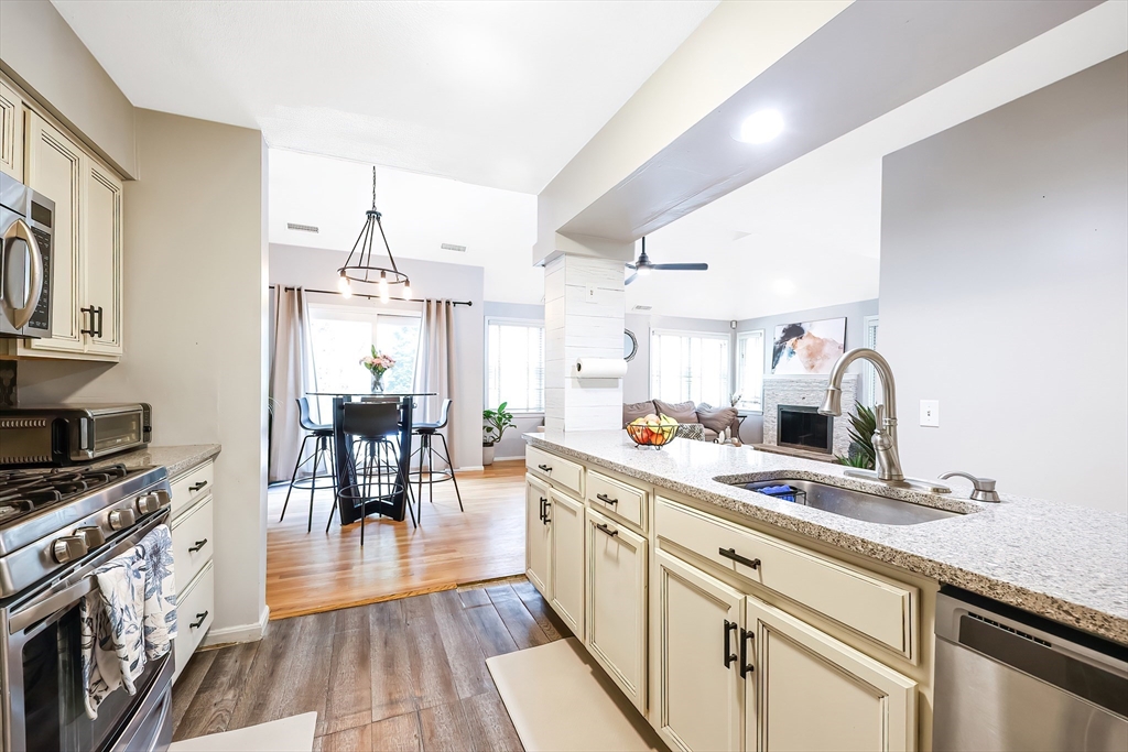 114 Captain Eames Circle, Unit 114 Ashland, MA 01721 - Photo 3 of 34