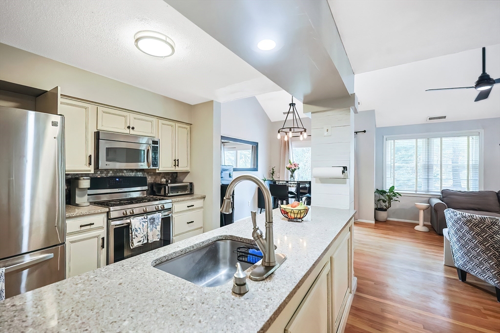 114 Captain Eames Circle, Unit 114 Ashland, MA 01721 - Photo 4 of 34