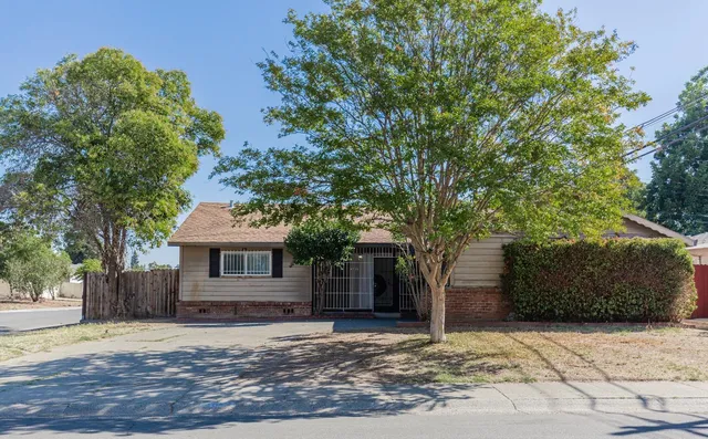 $388,000 | 4901 McGlashan Street, Sacramento, CA 95820