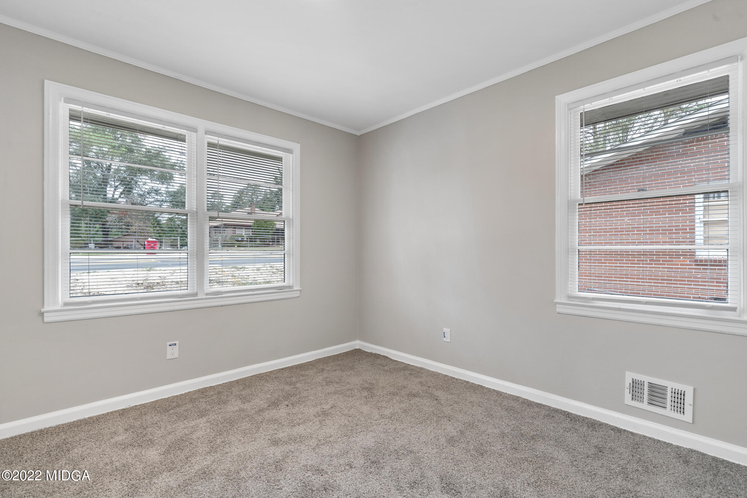 2225 Millerfield Road Macon, GA 31217 - Photo 15 of 21 an empty room with a window