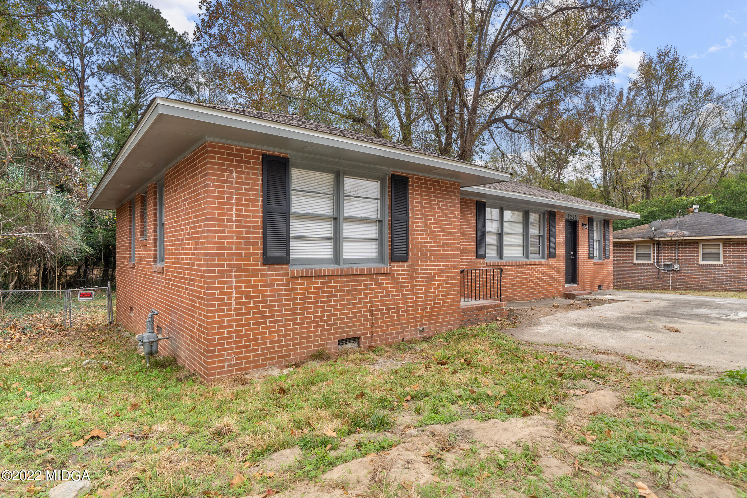 2225 Millerfield Road Macon, GA 31217 - Photo 3 of 21 a backyard of a house