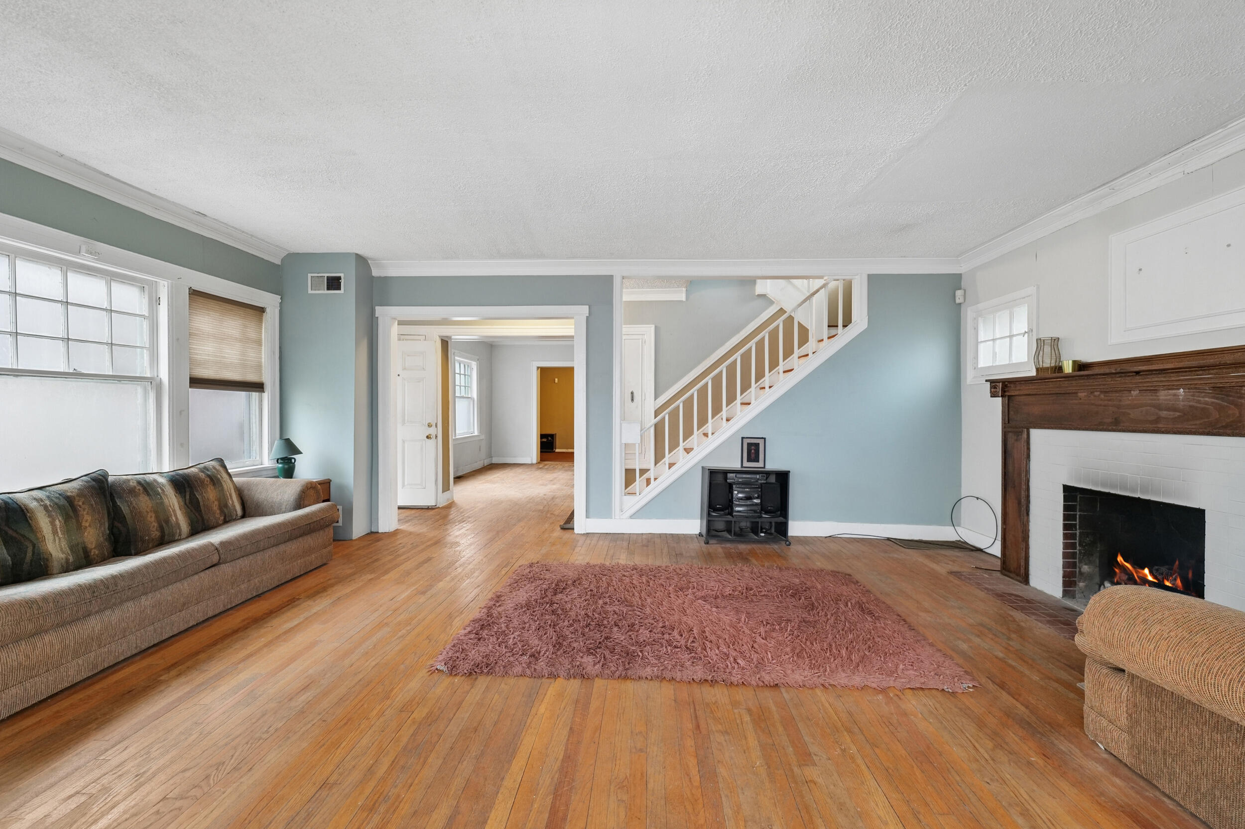 568 Johnson Street Gary, IN 46402 - Photo 4 of 24 2500x1666