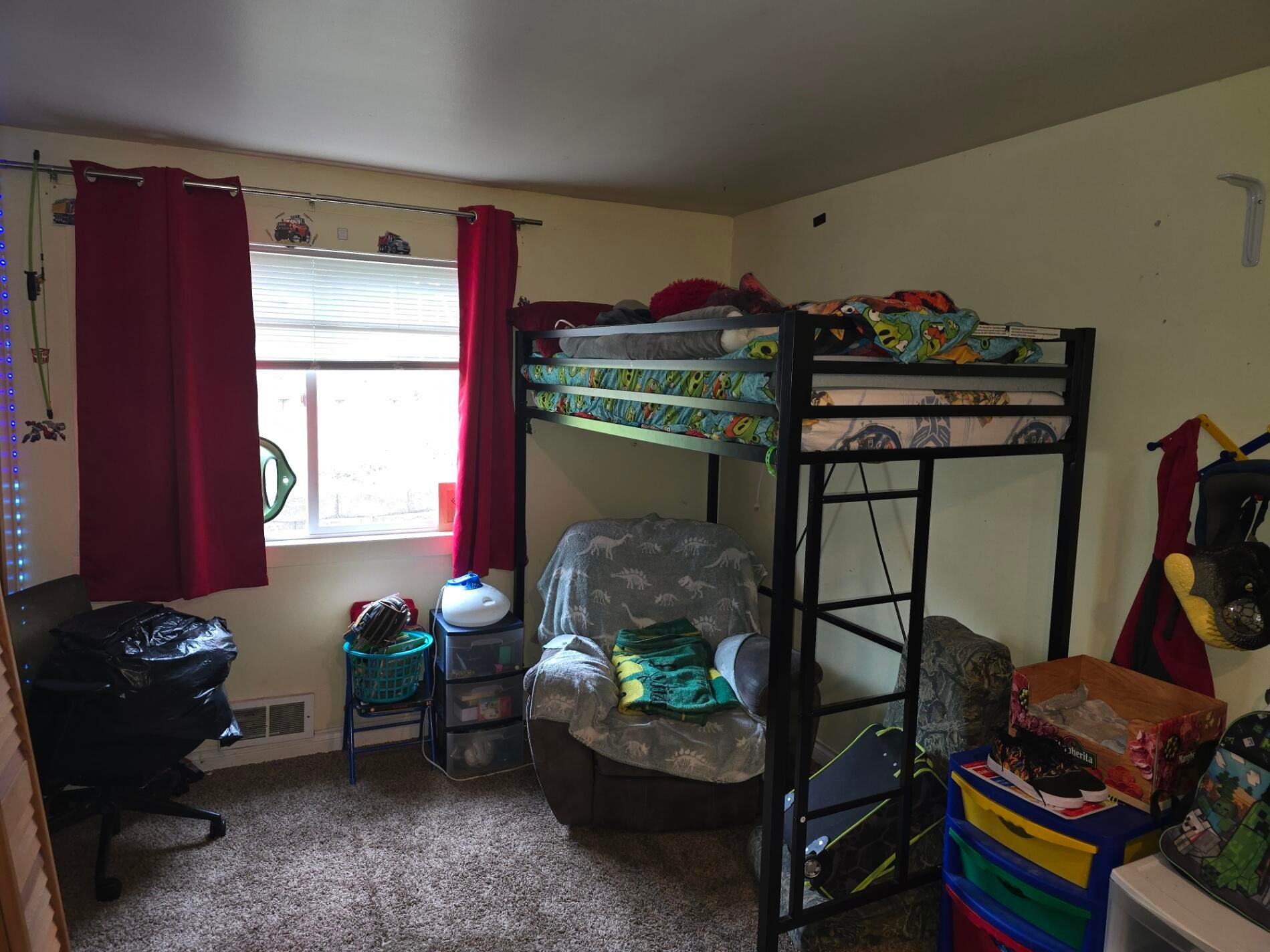 318 Riverside Drive Klamath Falls, OR 97601 - Photo 6 of 14 20251012_121248