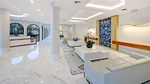 $2,995,000 | 435 L Ambiance Drive, Unit L707, Longboat Key, FL 34228