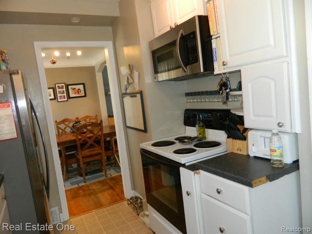 15784 Champaign Road Allen Park, MI 48101 - Photo 6 of 24 KITCHEN 1