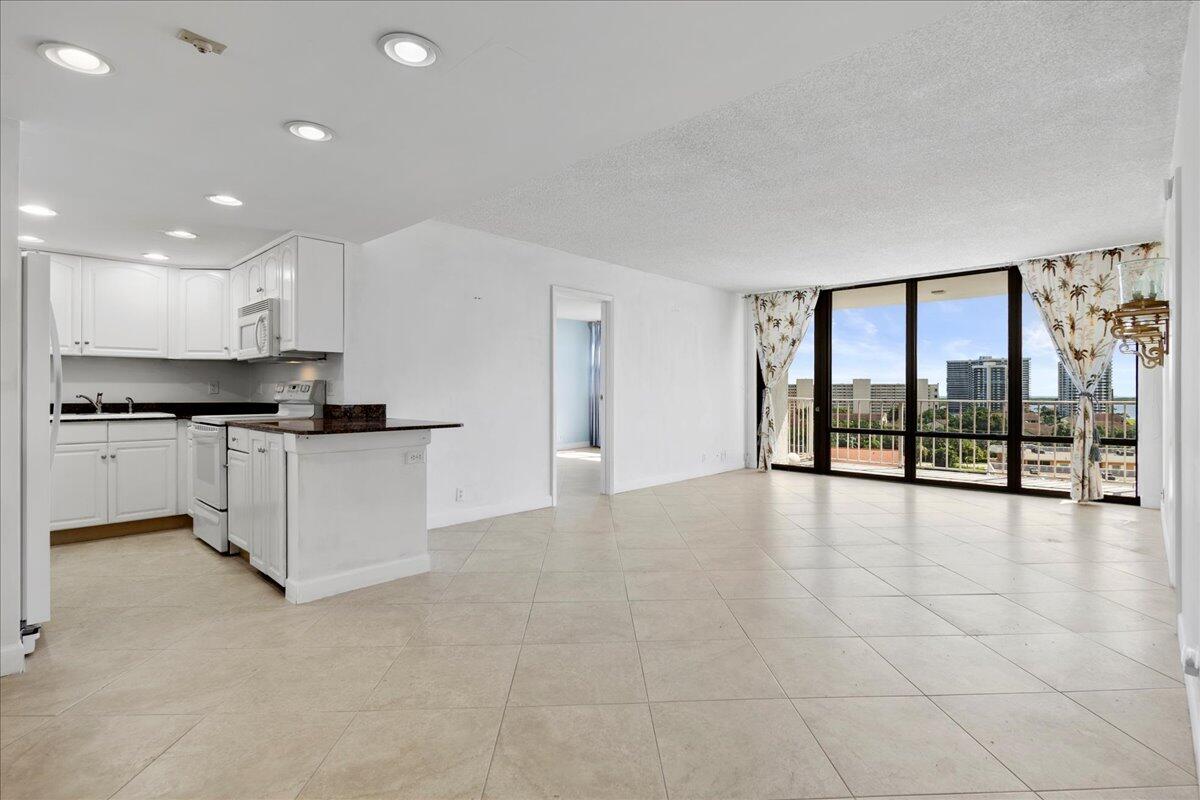 336 Golfview Road, Unit 1009 North Palm Beach, FL 33408 - Photo 1 of 39 Kitchen and Dining