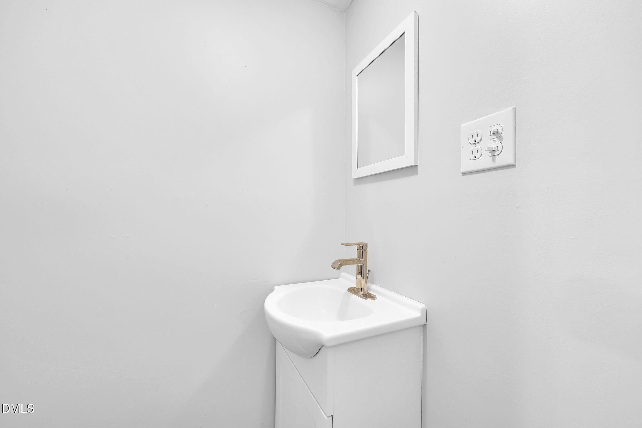 1205 Schaub Drive Raleigh, NC 27606 - Photo 11 of 20 10-web-or-mls-9L1A2672