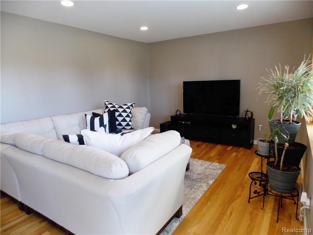 32456 Ridgefield Avenue Warren, MI 48088 - Photo 10 of 41 DSCN9295.JPG