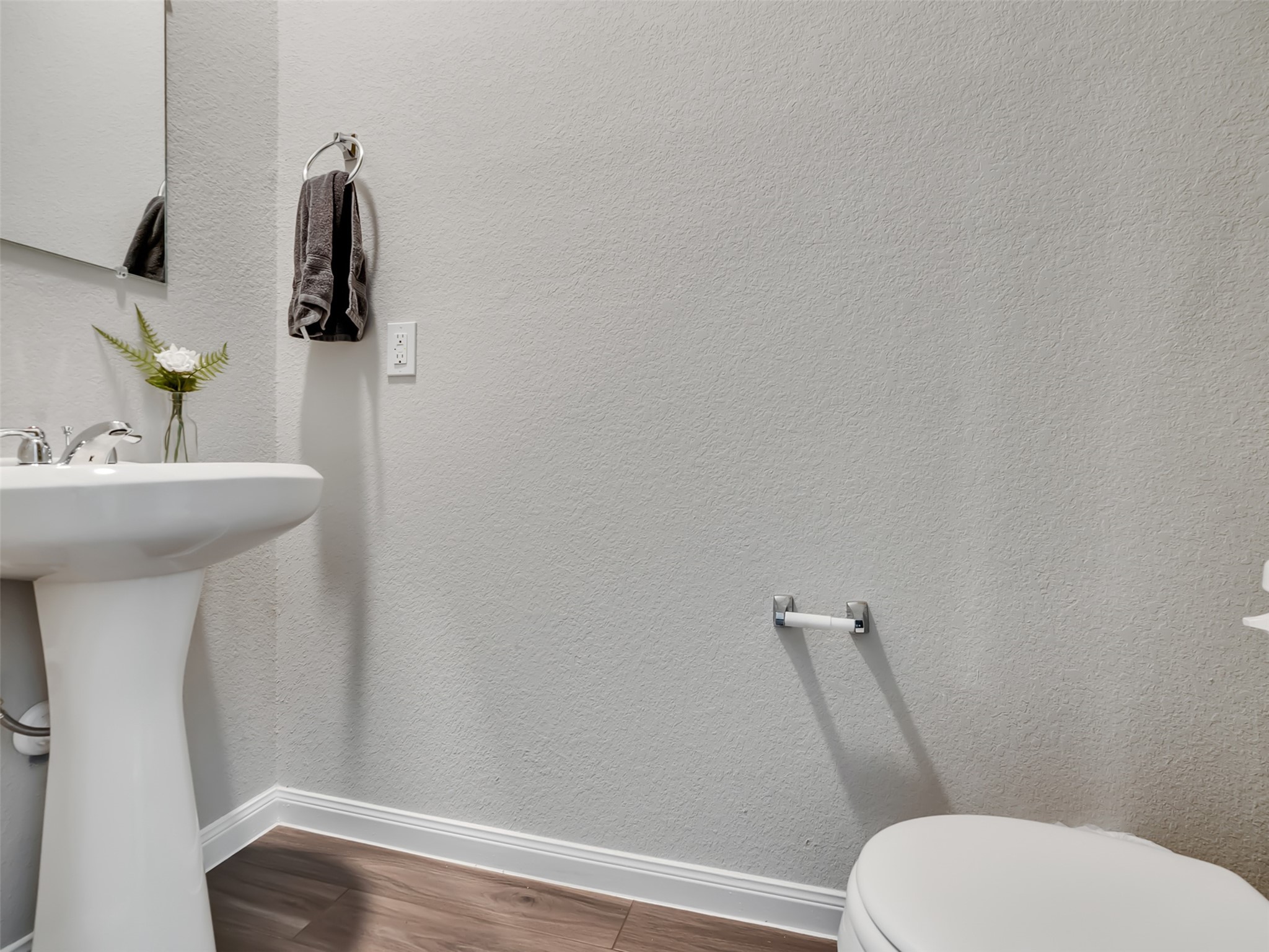 2416 Bluefish Court Conroe, TX 77384 - Photo 25 of 45 a bathroom with a sink and mirror