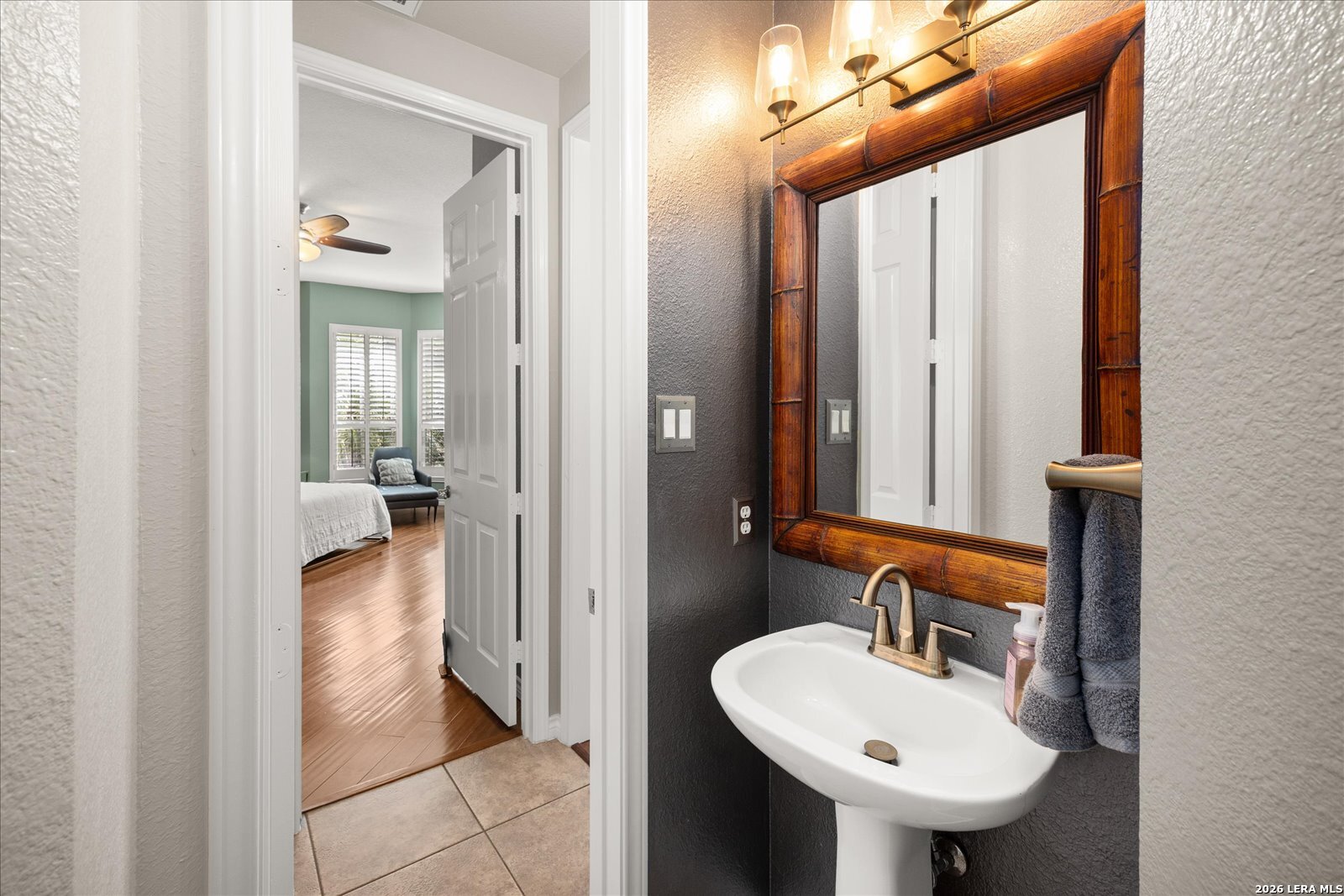 8718 Timberland Trail Fair Oaks Ranch, TX 78015 - Photo 21 of 50 a bathroom with a sink and a mirror