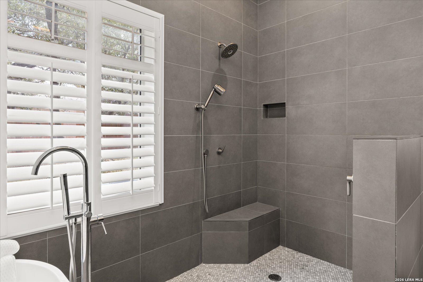 8718 Timberland Trail Fair Oaks Ranch, TX 78015 - Photo 25 of 50 a bathroom with a shower