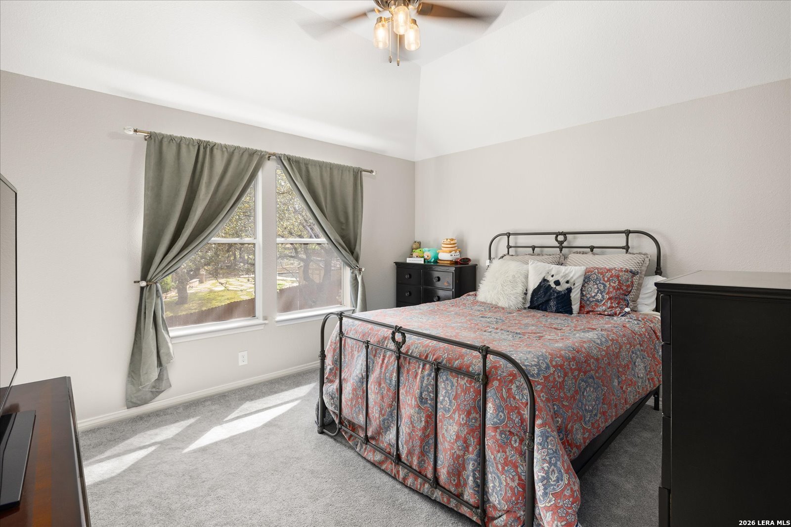 8718 Timberland Trail Fair Oaks Ranch, TX 78015 - Photo 32 of 50 a bedroom with a bed and a chandelier