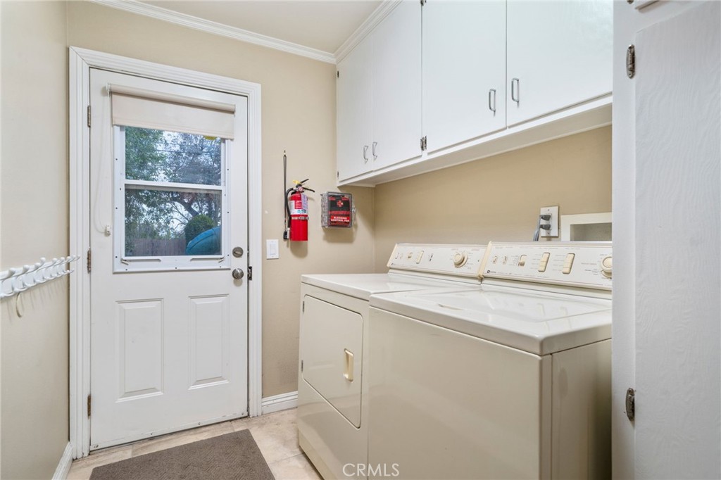 760 West Aster Street Upland, CA 91786 - Photo 18 of 40 a utility room with dryer and washer