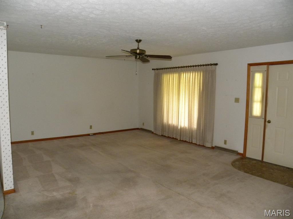 18723 South Creek Road Jerseyville, IL 62052 - Photo 2 of 16