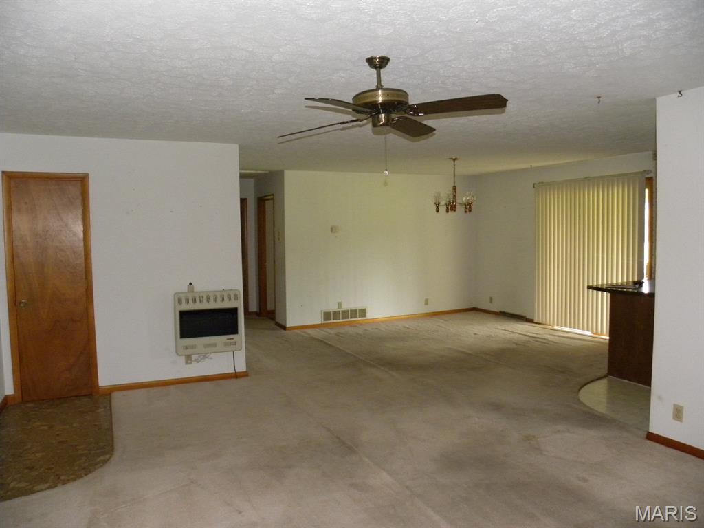18723 South Creek Road Jerseyville, IL 62052 - Photo 3 of 16