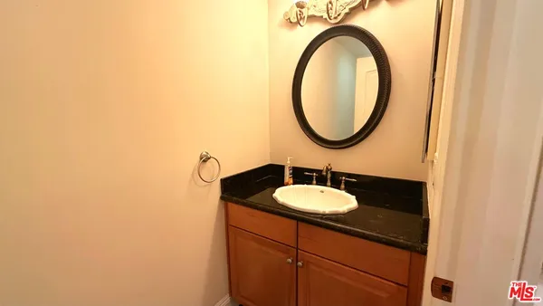 $4,100 | 421 East Santa Anita Avenue, Unit 303, Burbank, CA 91501