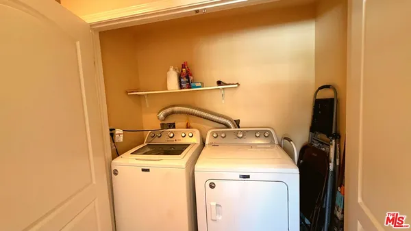 $4,100 | 421 East Santa Anita Avenue, Unit 303, Burbank, CA 91501