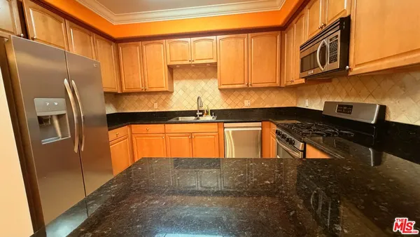 $4,100 | 421 East Santa Anita Avenue, Unit 303, Burbank, CA 91501