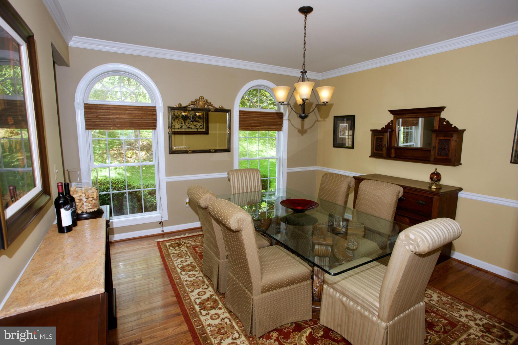 18687 Canby Road Leesburg, VA 20175 - Photo 12 of 30 Dining Room with HW floor, crown and chair rail