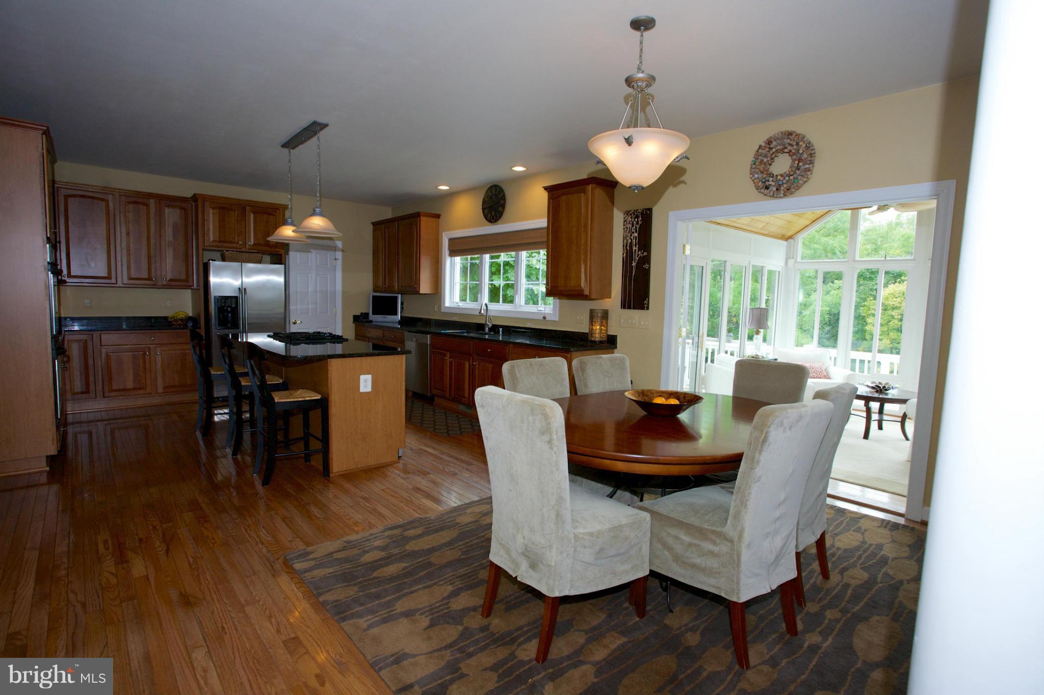 18687 Canby Road Leesburg, VA 20175 - Photo 14 of 30 French doors from breakfast area open to sunroom