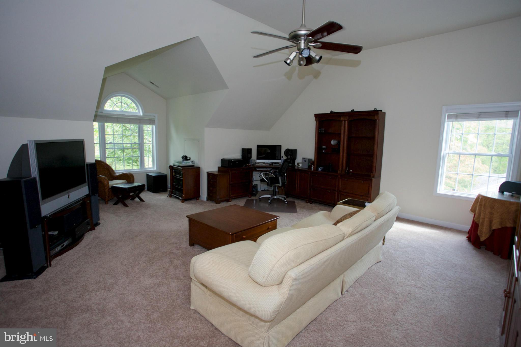18687 Canby Road Leesburg, VA 20175 - Photo 18 of 30 Upper level master suite with sitting room nook