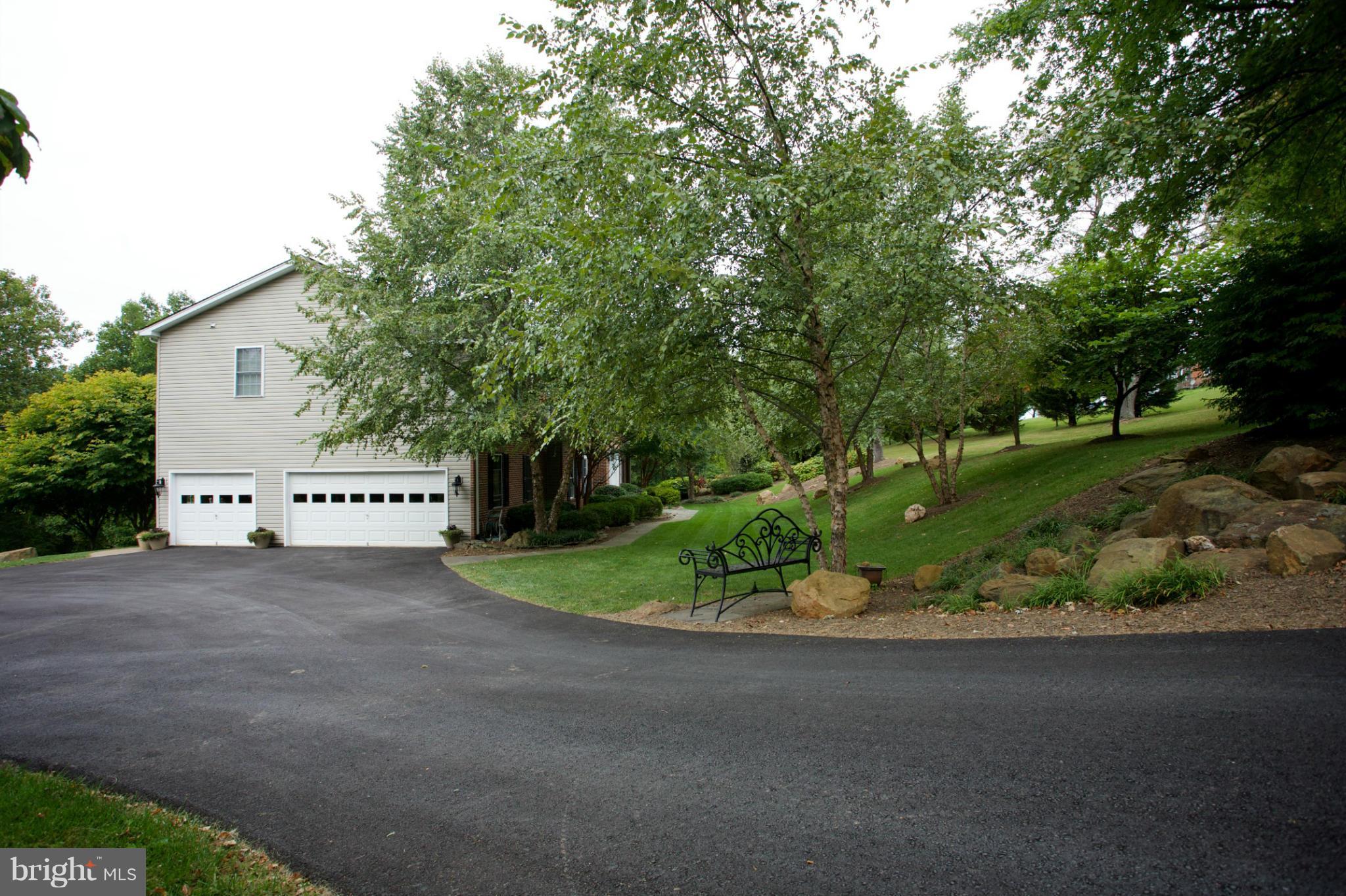 18687 Canby Road Leesburg, VA 20175 - Photo 24 of 30 3 car side load garage