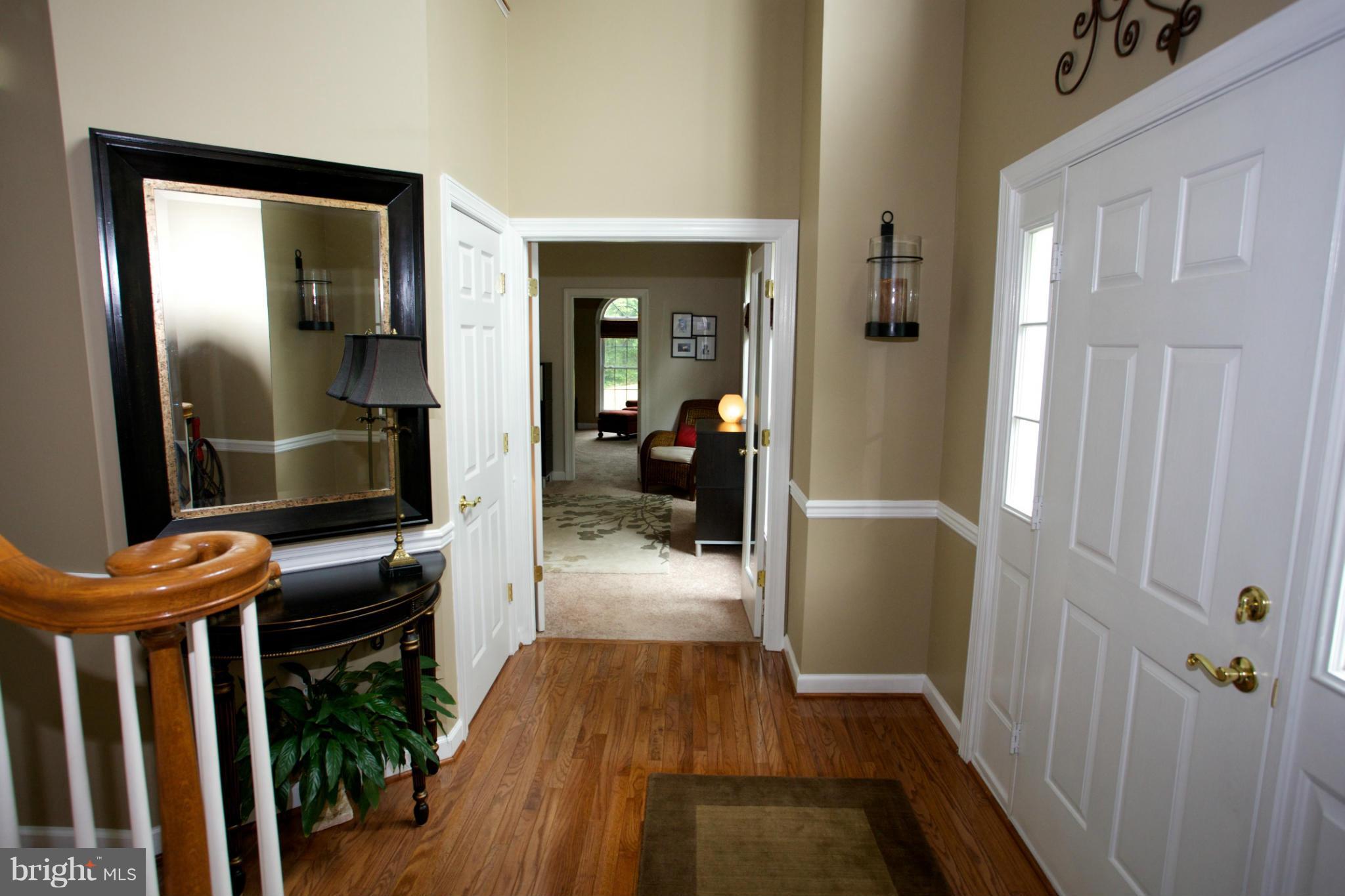 18687 Canby Road Leesburg, VA 20175 - Photo 6 of 30 two story foyer with HW and Palladian window