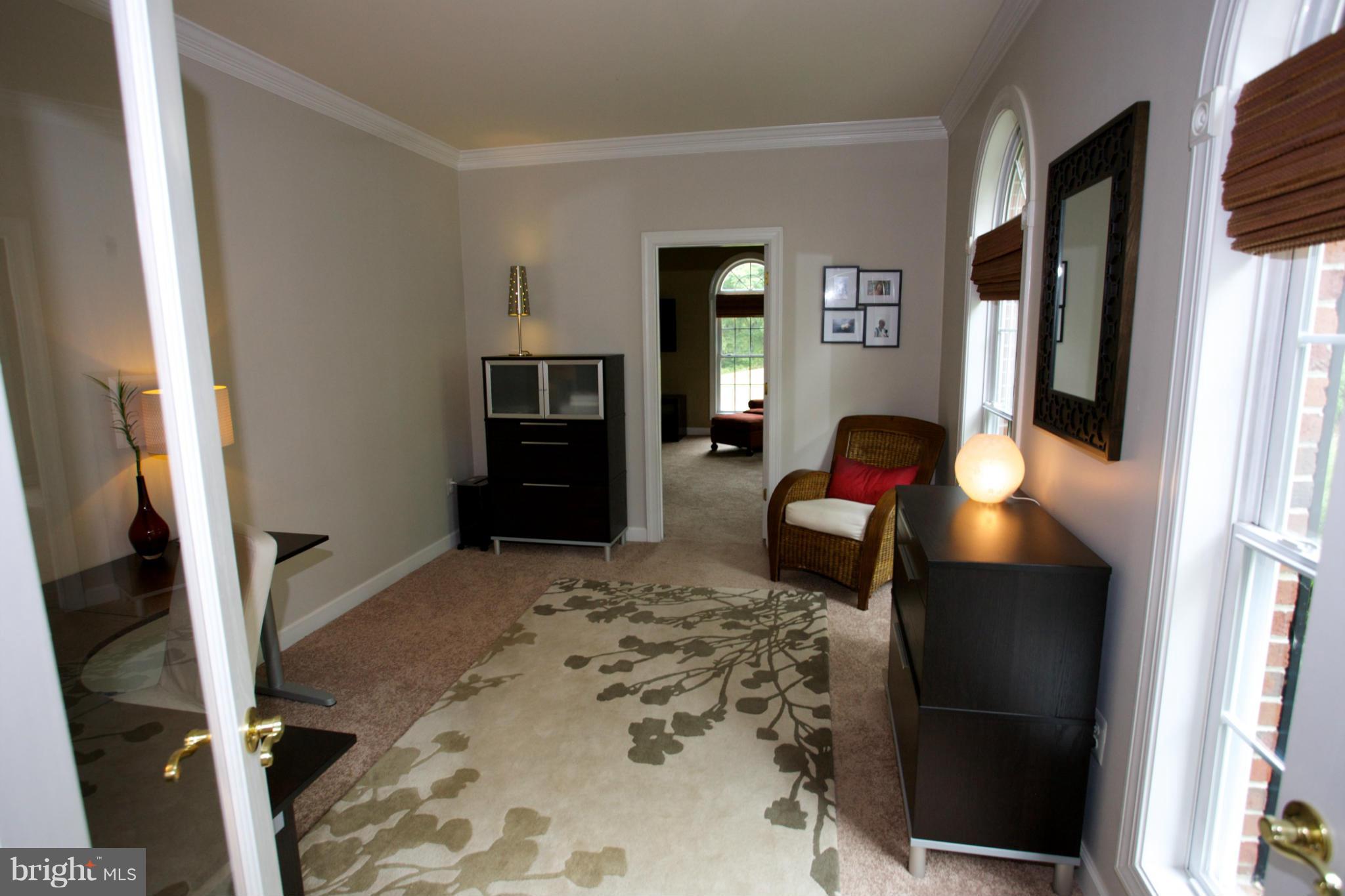 18687 Canby Road Leesburg, VA 20175 - Photo 7 of 30 Main level MBR office/sitting room with front view
