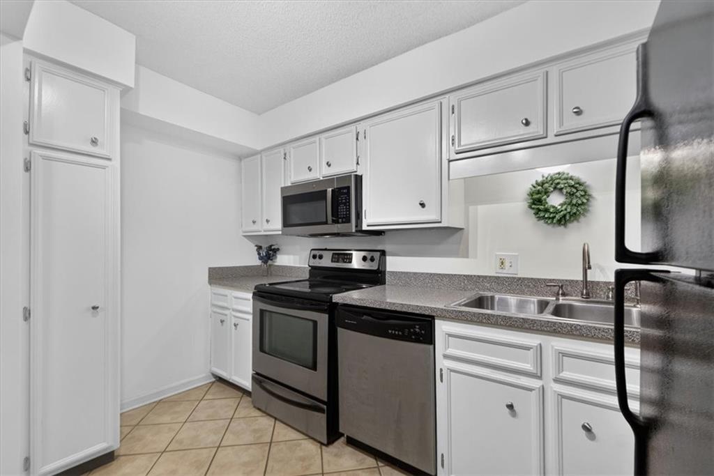 3608 Gillham Road, Unit 26 Kansas City, MO 64111 - Photo 30 of 45