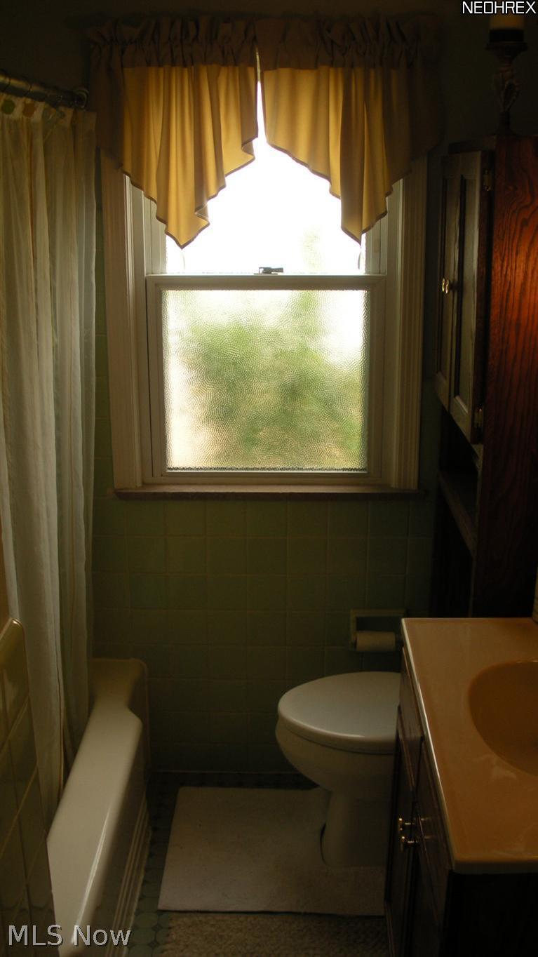 1251 Churchill Road Lyndhurst, OH 44124 - Photo 10 of 25 first floor full bath