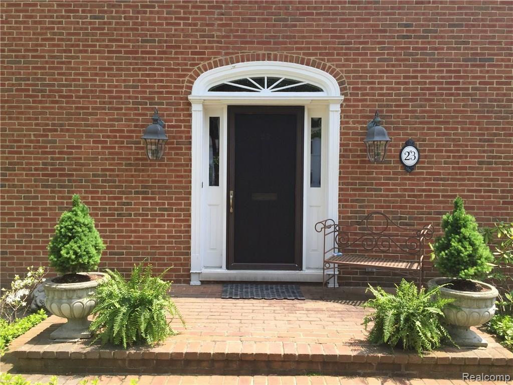 23 Beacon Hill Road Grosse Pointe, MI 48236 - Photo 4 of 33 Front door