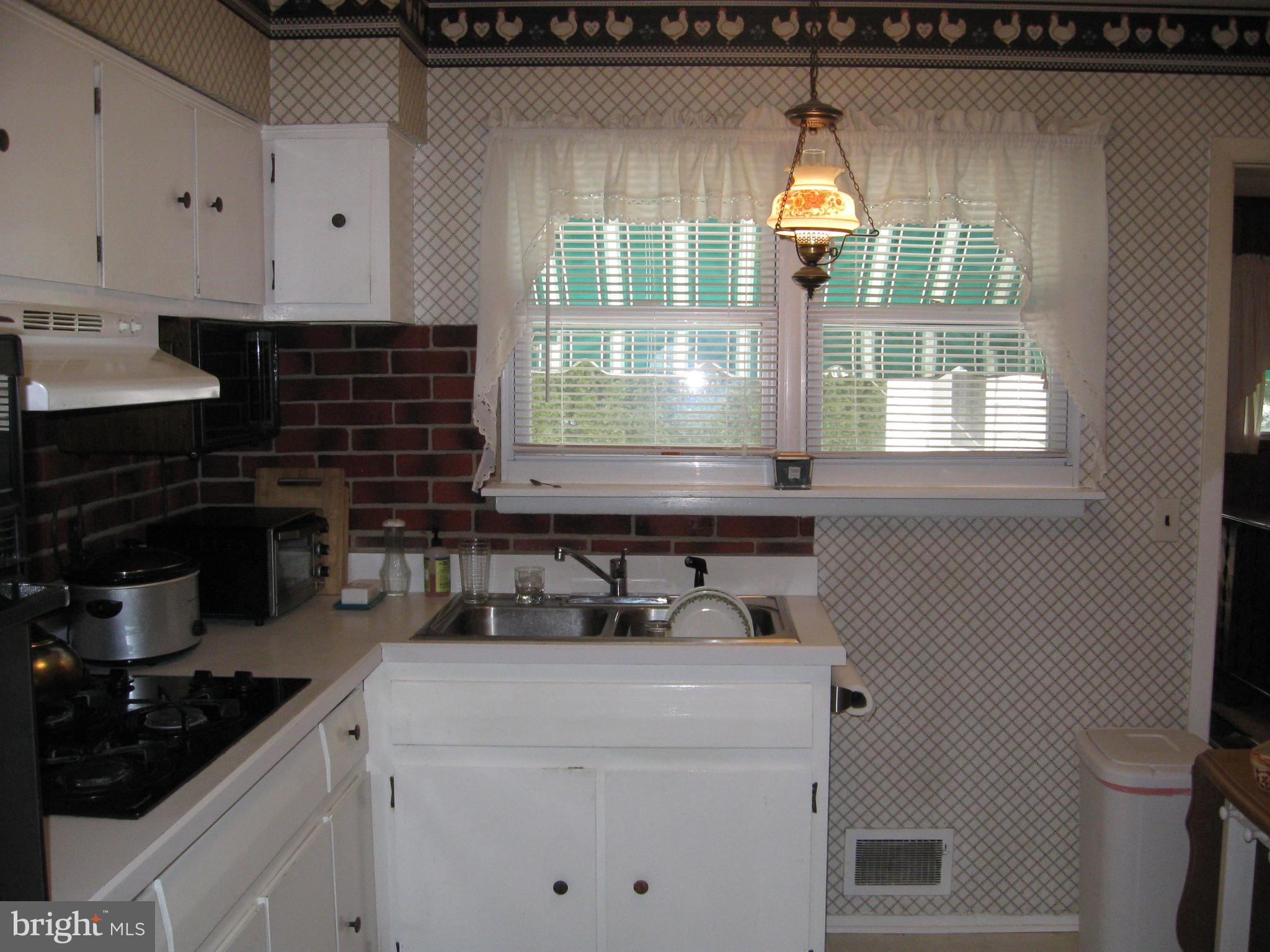 27 Rock Royal Road Hamilton, NJ 08620 - Photo 9 of 27