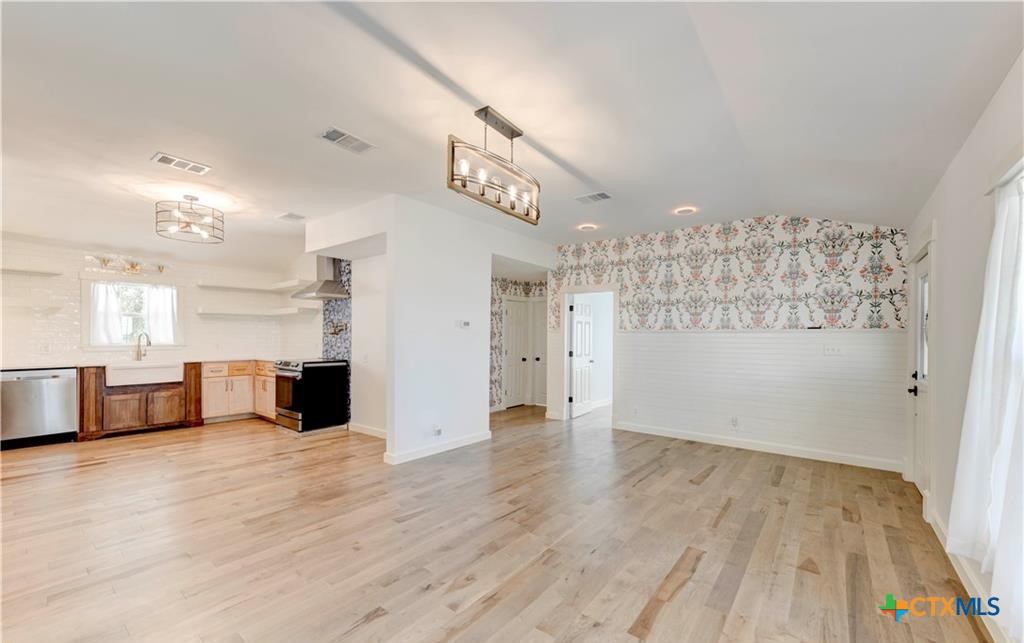 12802 County Line Road Rogers, TX 76569 - Photo 7 of 34