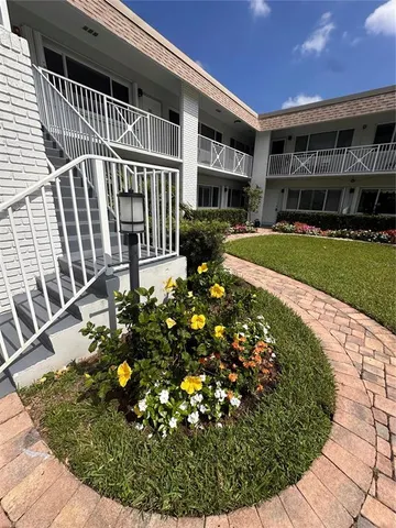 $299,900 | 1001 Northeast 8th Avenue, Unit 209, Delray Beach, FL 33483