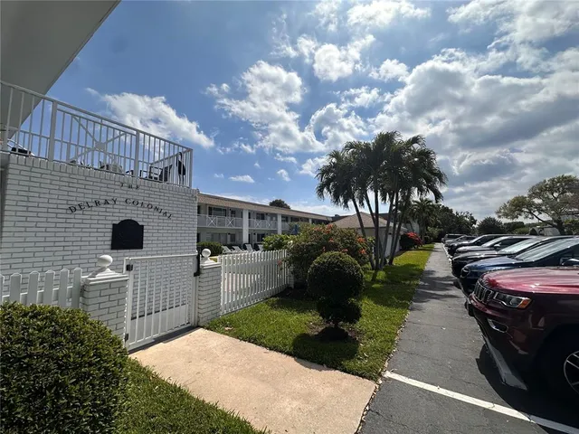 $299,900 | 1001 Northeast 8th Avenue, Unit 209, Delray Beach, FL 33483