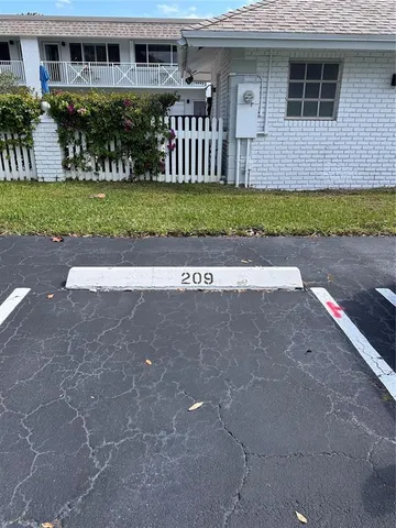 $299,900 | 1001 Northeast 8th Avenue, Unit 209, Delray Beach, FL 33483