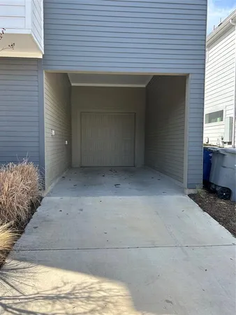 a view of backyard of the house