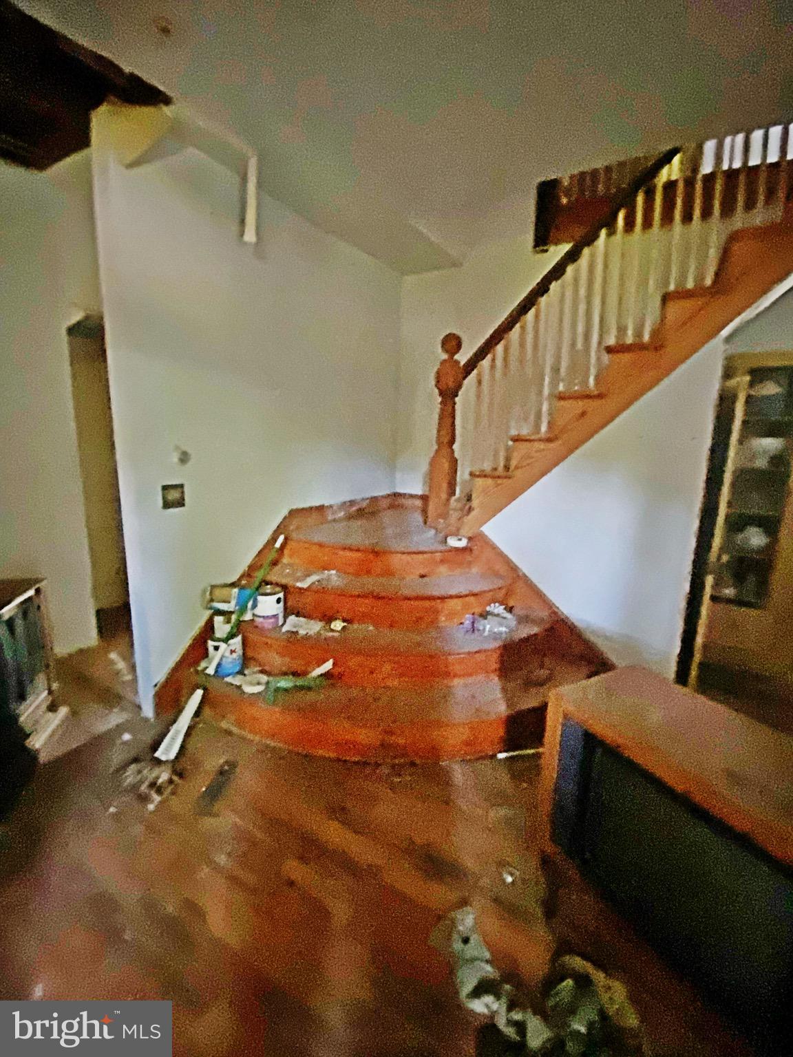 401 North Main Street Hurlock, MD 21643 - Photo 12 of 29 Second Staircase