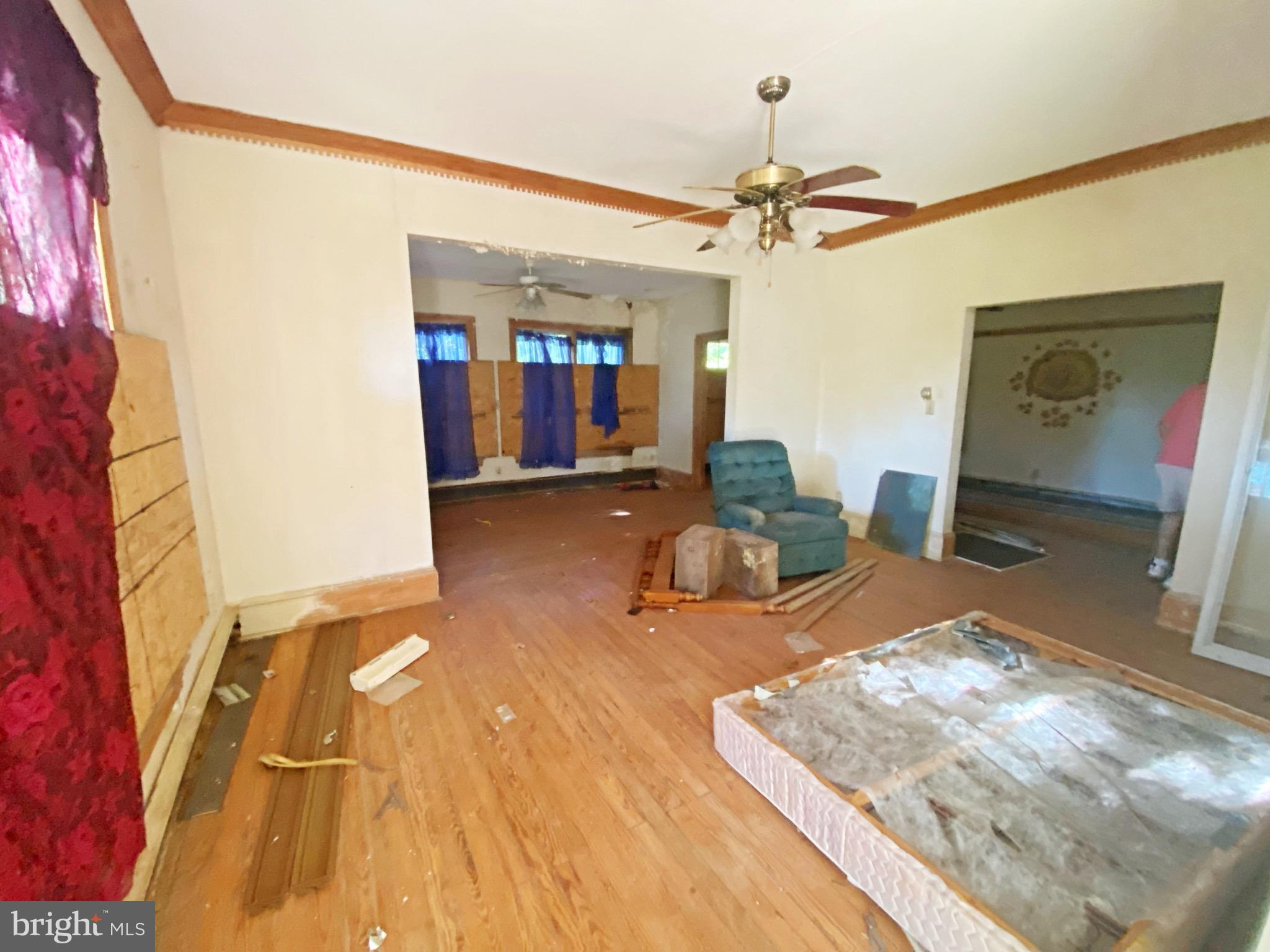 401 North Main Street Hurlock, MD 21643 - Photo 9 of 29 Living room