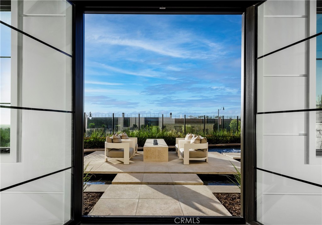 552 Peninsula Irvine, CA 92602 - Photo 18 of 19 a living room with furniture