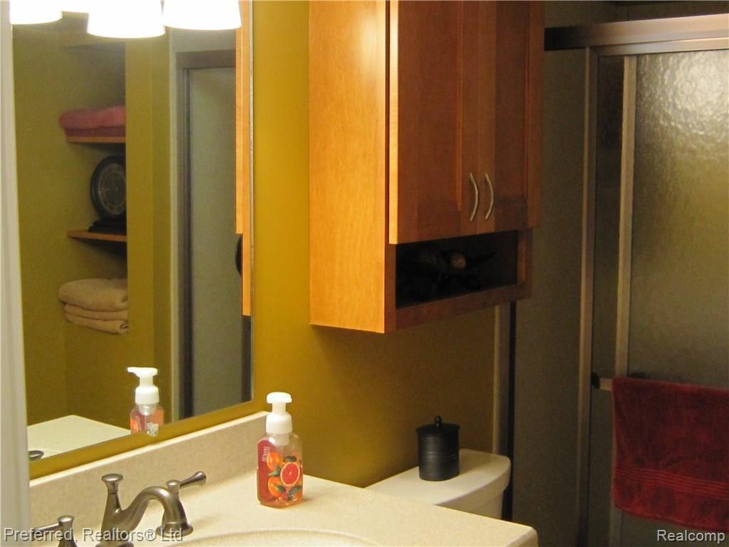 16351 Riverside Street Livonia, MI 48154 - Photo 24 of 36