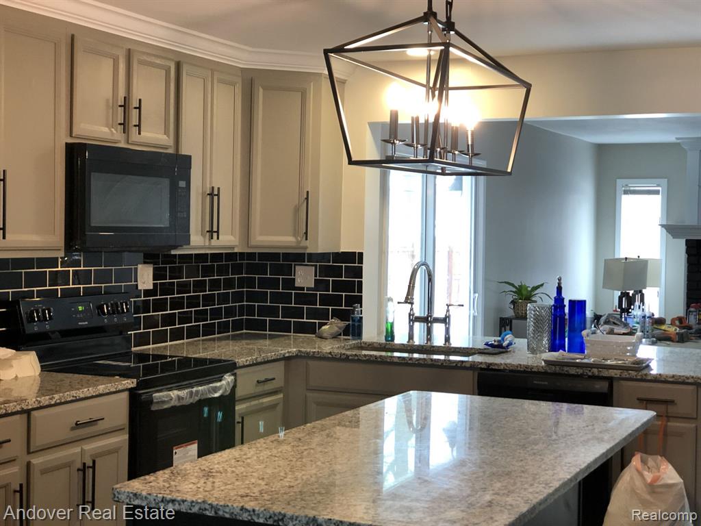 2832 Harrison Avenue Rochester Hills, MI 48307 - Photo 13 of 43