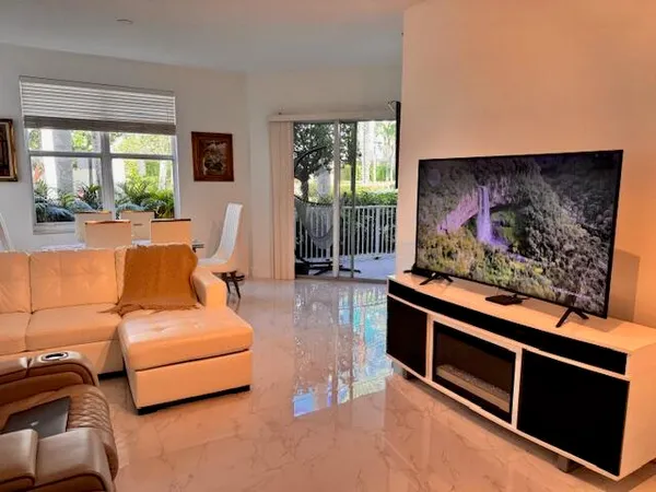 $4,000 | 804 East Windward Way, Unit 103, Lantana, FL 33462