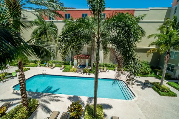 $4,000 | 804 East Windward Way, Unit 103, Lantana, FL 33462