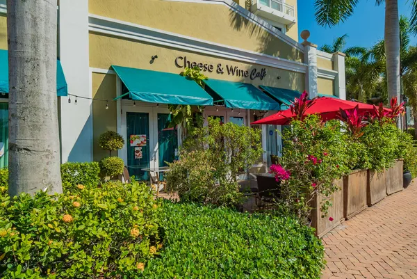 $4,000 | 804 East Windward Way, Unit 103, Lantana, FL 33462