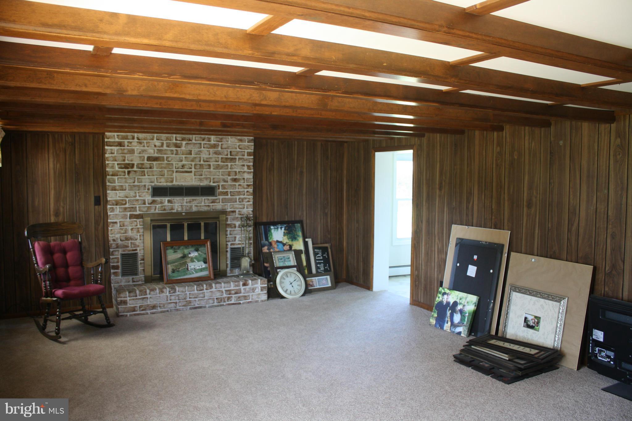 14732 Falling Waters Road Williamsport, MD 21795 - Photo 5 of 21 Living Room