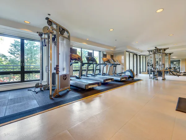 $9,700 | 2550 North Lakeview Avenue, Unit 2205, Chicago, IL 60614